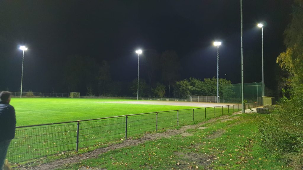 Realisatie veldverlichting softbalveld